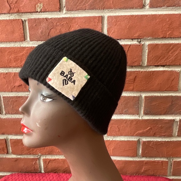 BABA BLACK KNIT  BEANIE O/S UNISEX - Picture 1 of 9